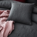 NARZUTA NA ŁÓŻKO LEILA - SZARA CIEMNA 200x220