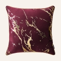  Bordowa poszewka ozdobna na poduszkę 45x45 cm z dodatkiem złota 