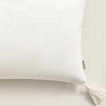 off white-poszewka-ozdobna.jpg