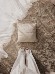 bezowe-poszewki-swiateczne-velvet-do-salonu.jpg