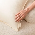 POSZEWKA DEKORACYJNA LINEA - KREMOWA 45x45