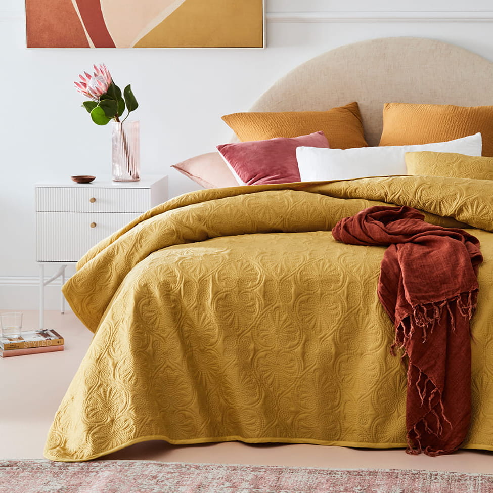 NARZUTA NA ŁÓŻKO LEILA - Musztardowa 200x220