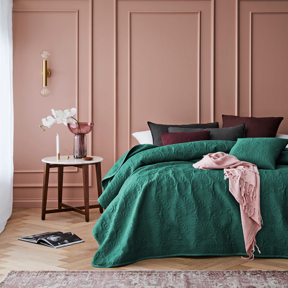 NARZUTA NA ŁÓŻKO LEILA - BUTELKOWA ZIELEŃ 220x240