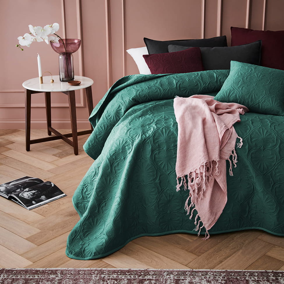 NARZUTA NA ŁÓŻKO LEILA - BUTELKOWA ZIELEŃ 220x240