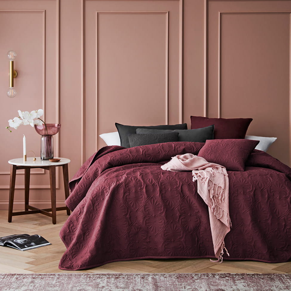 POSZEWKA DEKORACYJNA LEILA - Bordowa 45x45