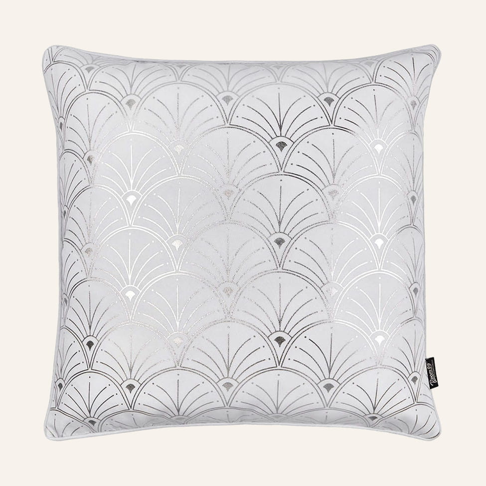  Białe poduszki dekoracyjne 45x45 ze srebnrym wzorem art deco 
