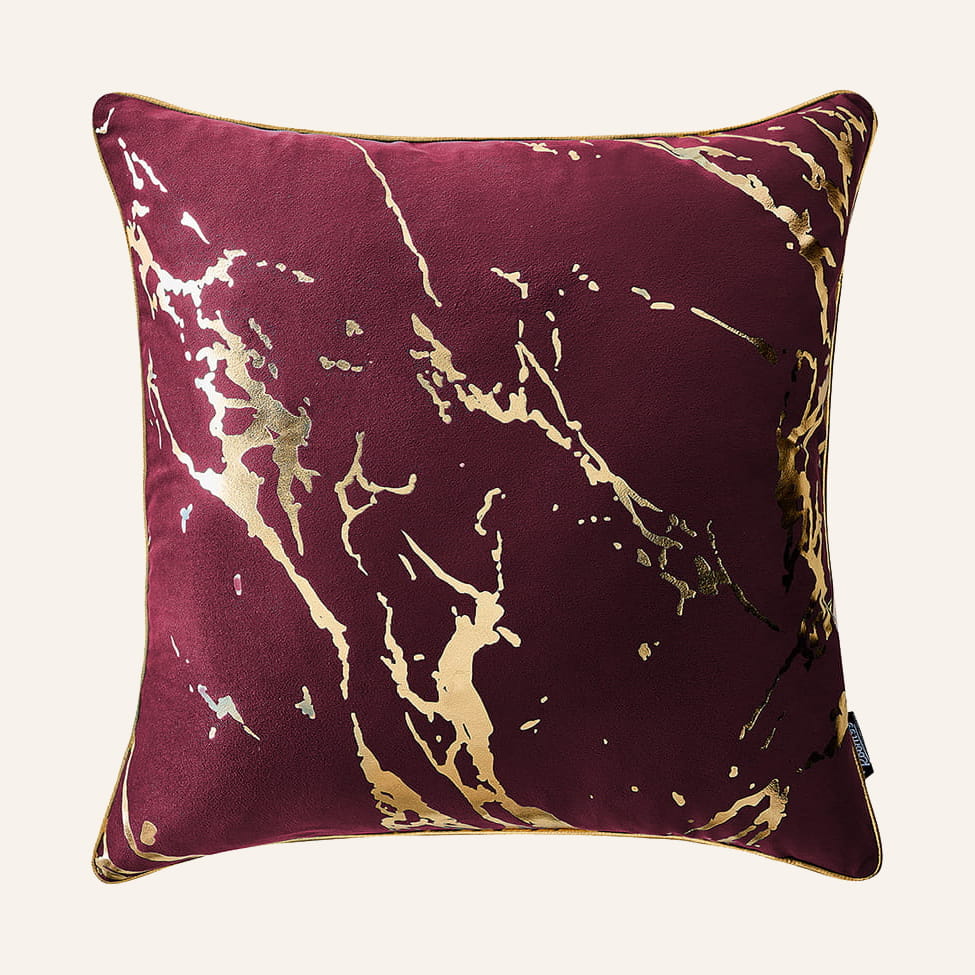  Bordowa poszewka ozdobna na poduszkę 45x45 cm z dodatkiem złota 