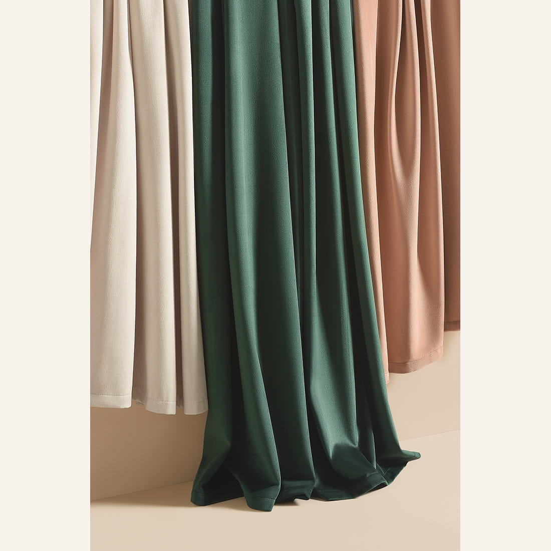 ZASŁONA WELUROWA CHARMY - NIEBIESKA JASNA 140x280 ZŁOTA PRZELOTKA