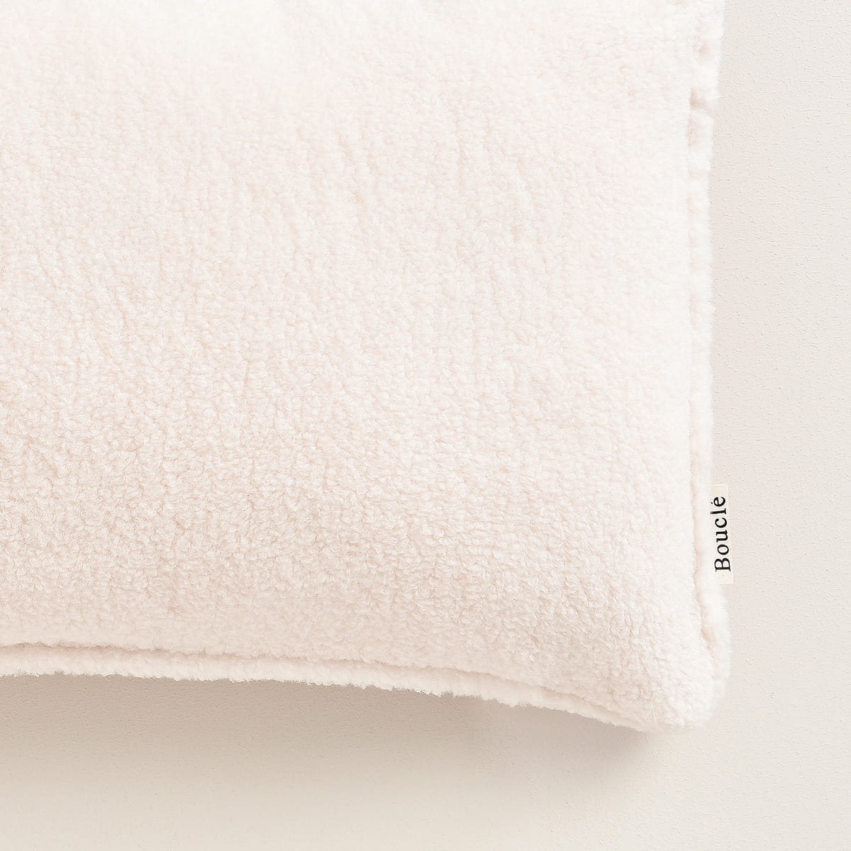 PODUSZKA DEKORACYJNA BOUCLE - KREMOWA 30x50