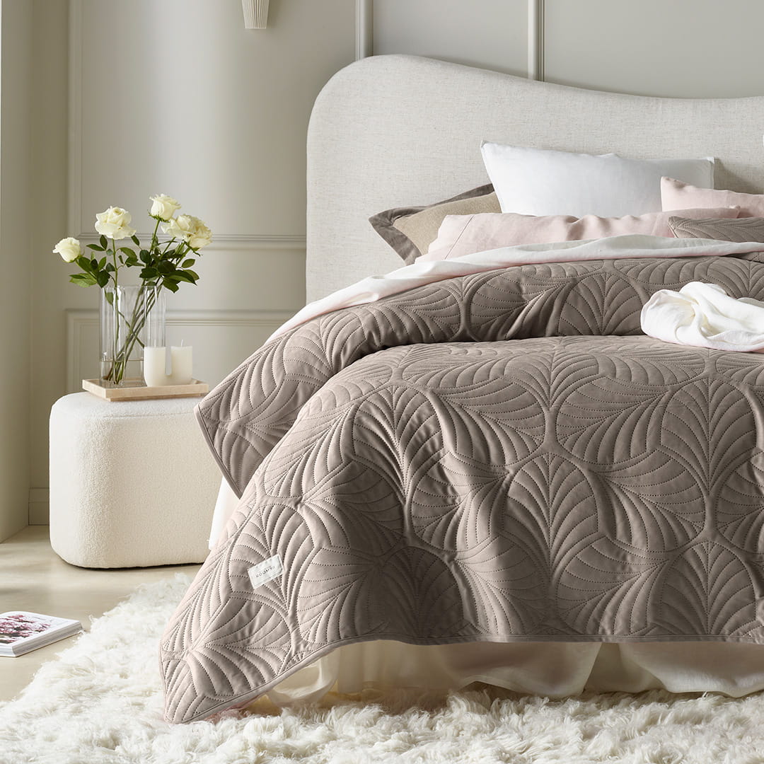 NARZUTA NA ŁÓŻKO WELUROWA FEEL - BRĄZOWA 220x240