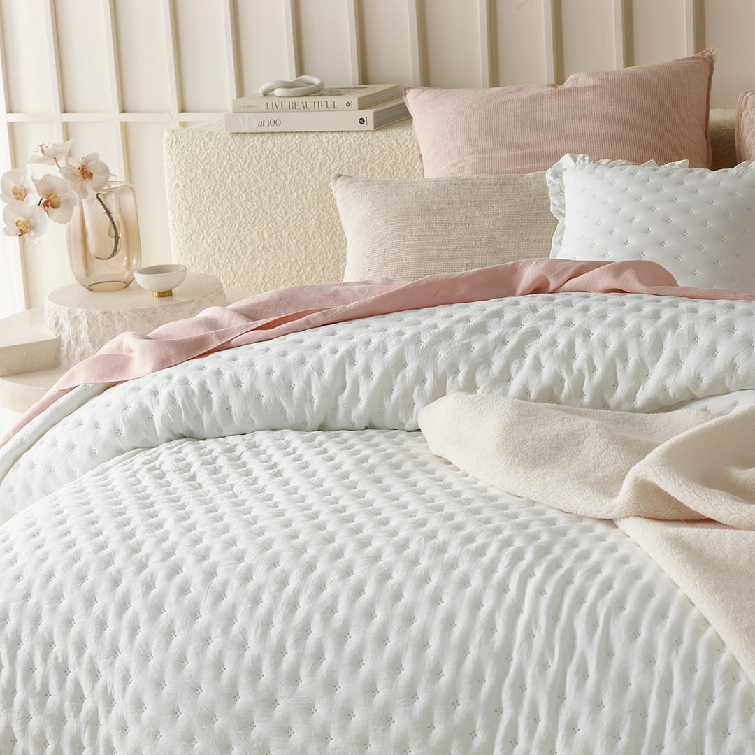 NARZUTA NA ŁÓŻKO MOLLY - ZŁAMANA BIEL 240x260