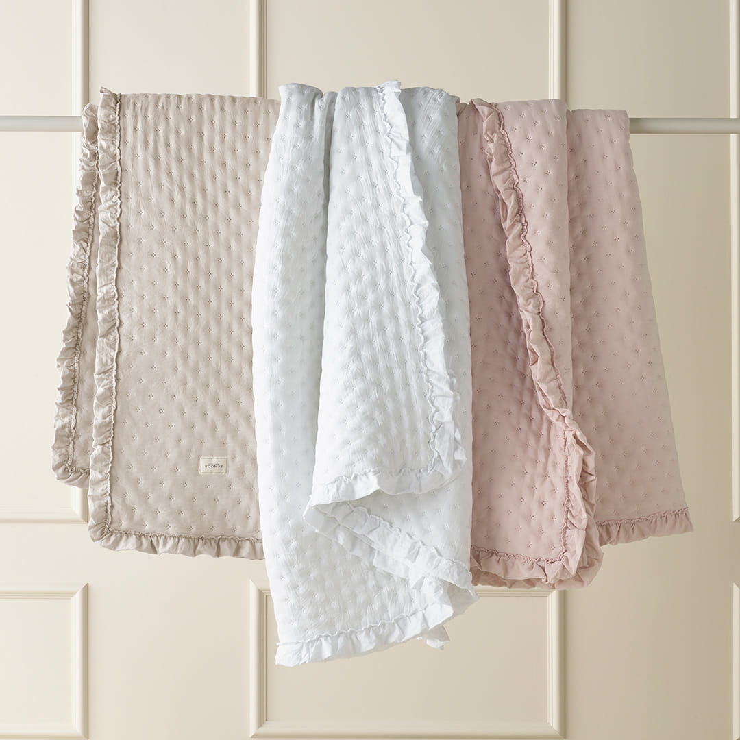 NARZUTA NA ŁÓŻKO MOLLY - KREMOWA 240x260