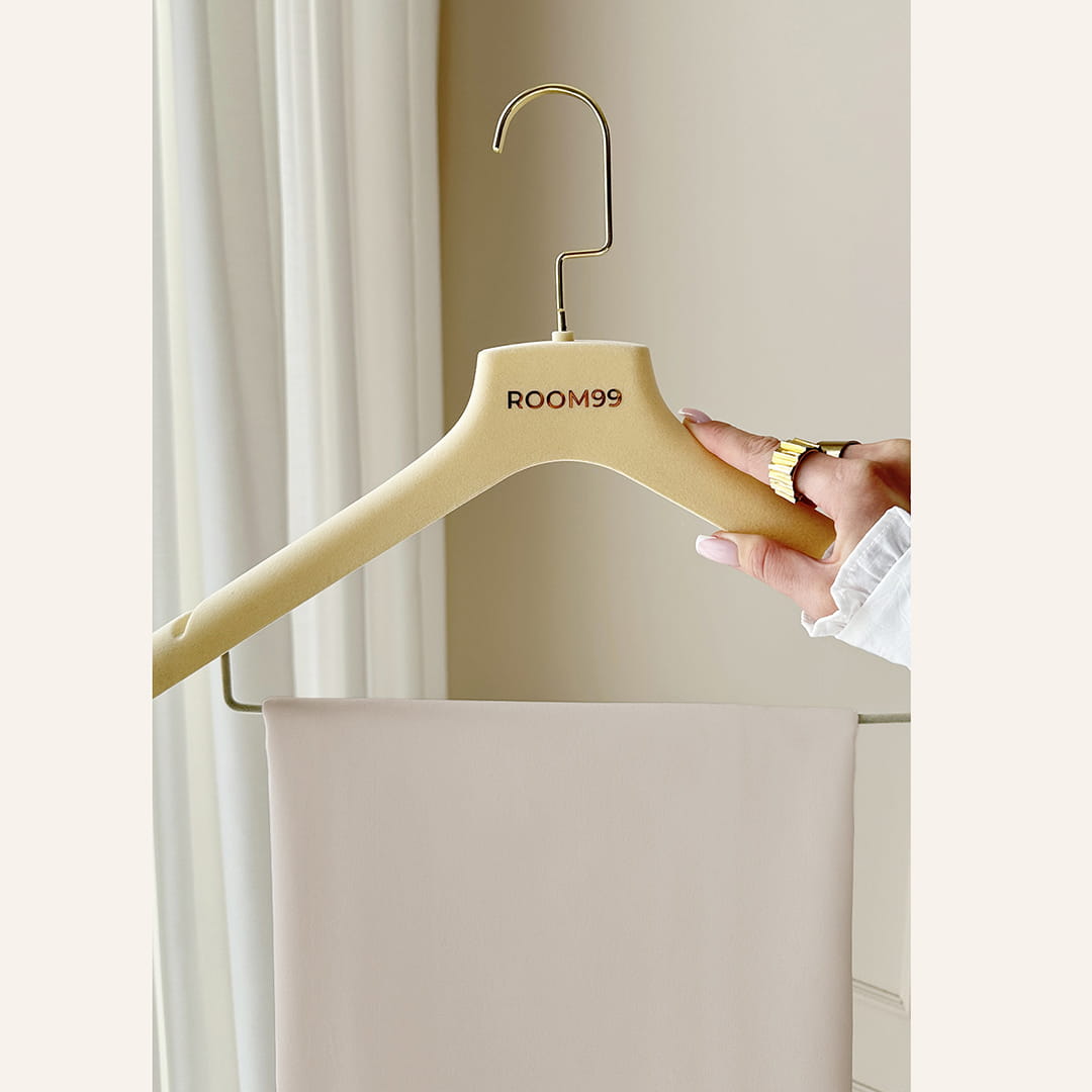 OBRUS PLAMOODPORNY AURA - BEŻOWY JASNY 140x300