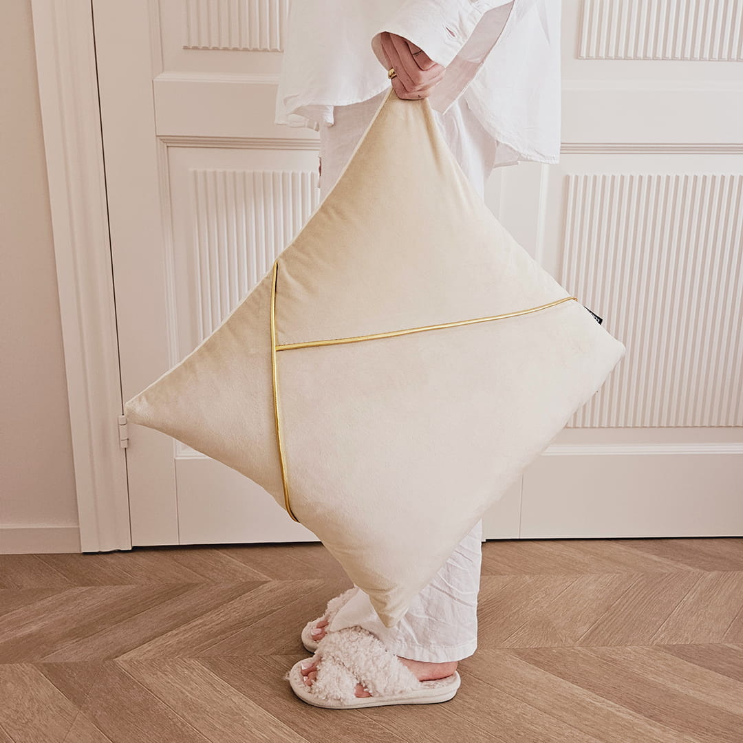 PODUSZKA DEKORACYJNA BE GLAM SIMPLE - KREMOWA 45x45 