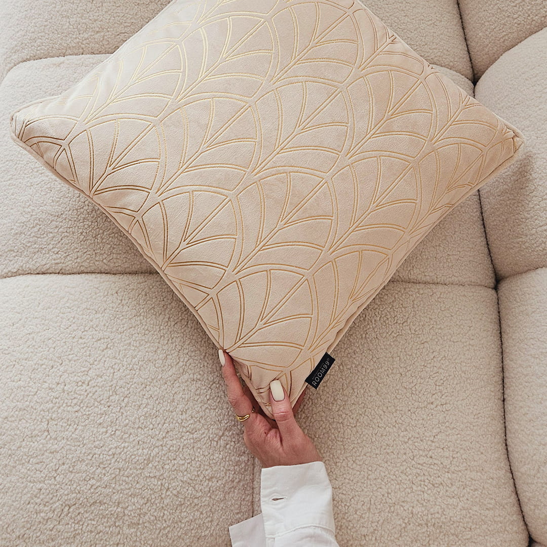  Kremowa poszewka ze złotym wzorem 40x40 w stylu glamour 