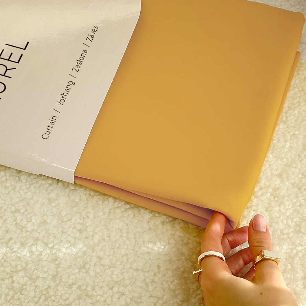 ZASŁONA ZACIEMNIAJĄCA LAUREL - MUSZTARDOWA 140x250 PRZELOTKA