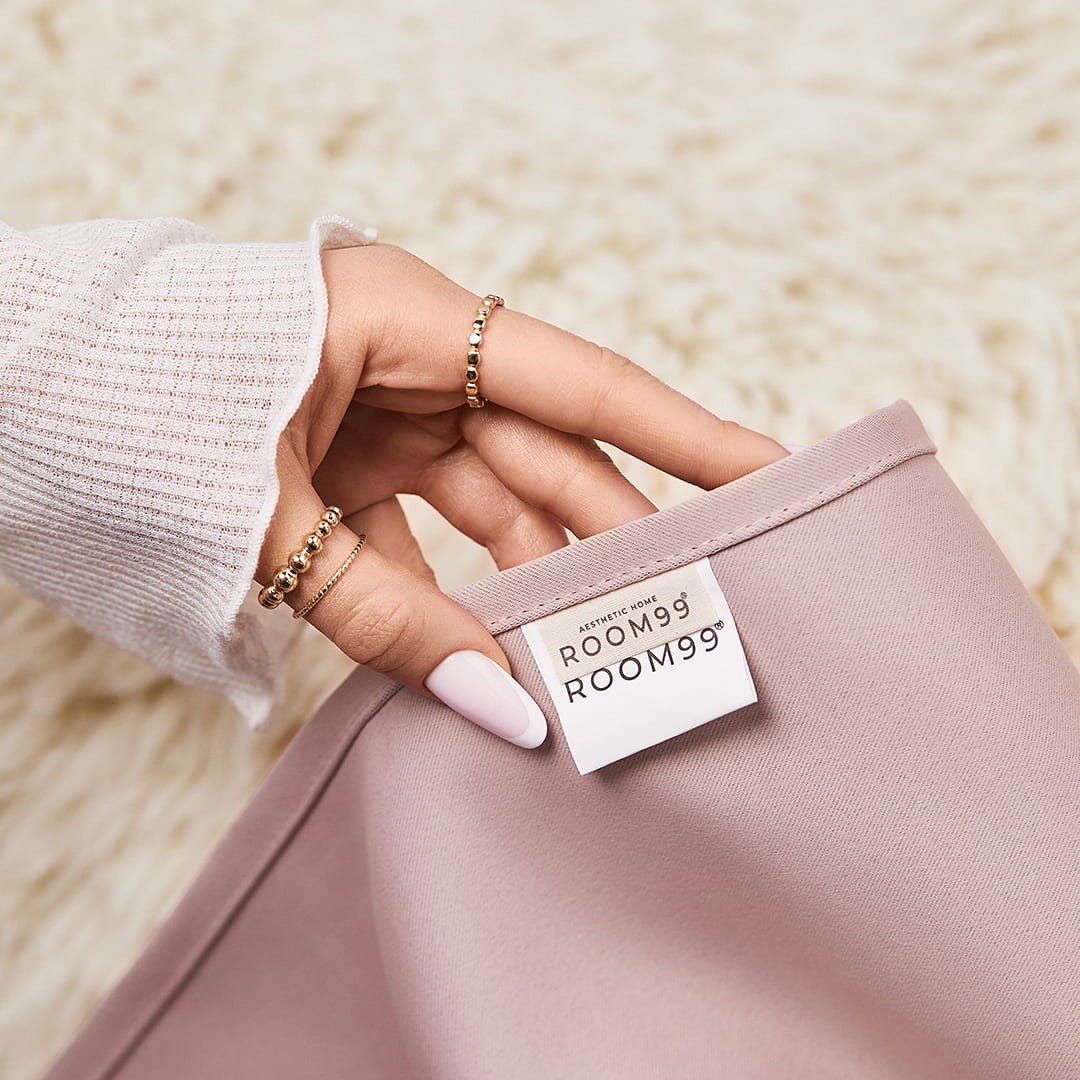 ZASŁONA ZACIEMNIAJĄCA LAUREL - PUDROWY RÓŻ 140x280 TAŚMA