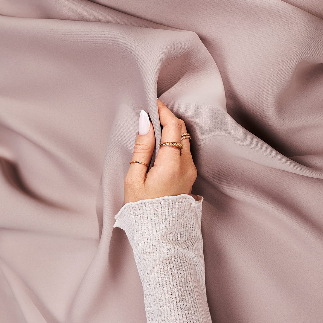 ZASŁONA ZACIEMNIAJĄCA LAUREL - PUDROWY RÓŻ 140x280 TAŚMA