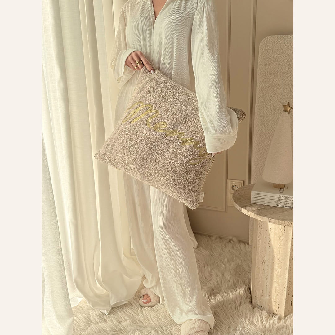 PODUSZKA ŚWIĄTECZNA MERRY - BEŻOWA JASNA 45x45