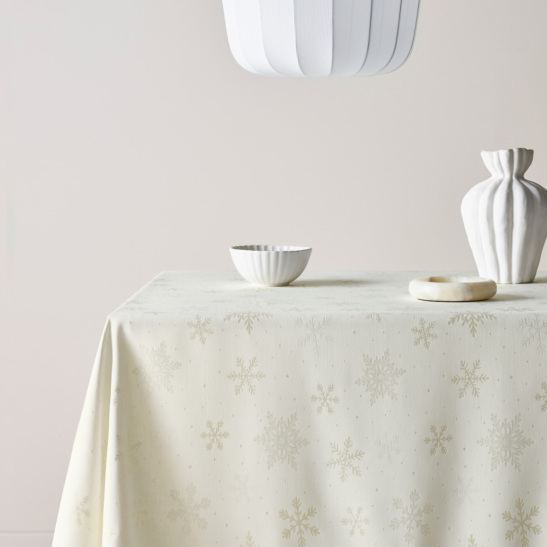 Świąteczny obrus na stół 140x200 wzory śnieżynek 