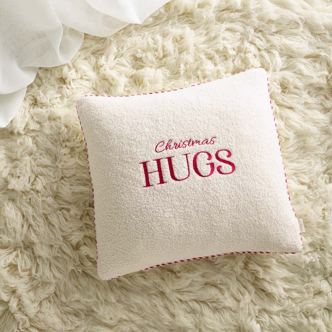  Poduszka świąteczna Hugs 45x45 cm złamana biel haftowana 