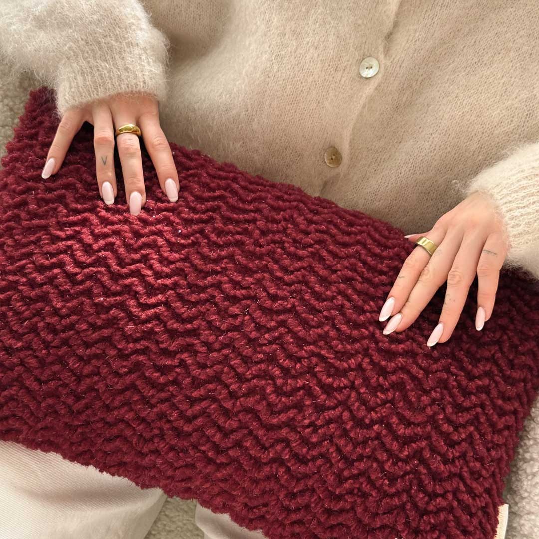 POSZEWKA DEKORACYJNA SHINE RED - CZERWONA 30x50