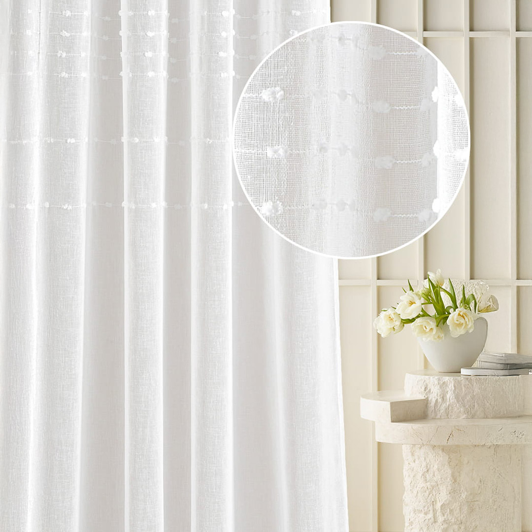  Klasyczna biała firana Marisa  140 x 280 cm na przelotkach ze wzorem 