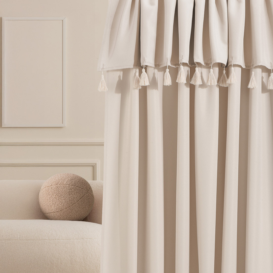  Jasna, beżowe  zasłony na taśmę wave  z frędzlami Astoria 140x250 na żabki 