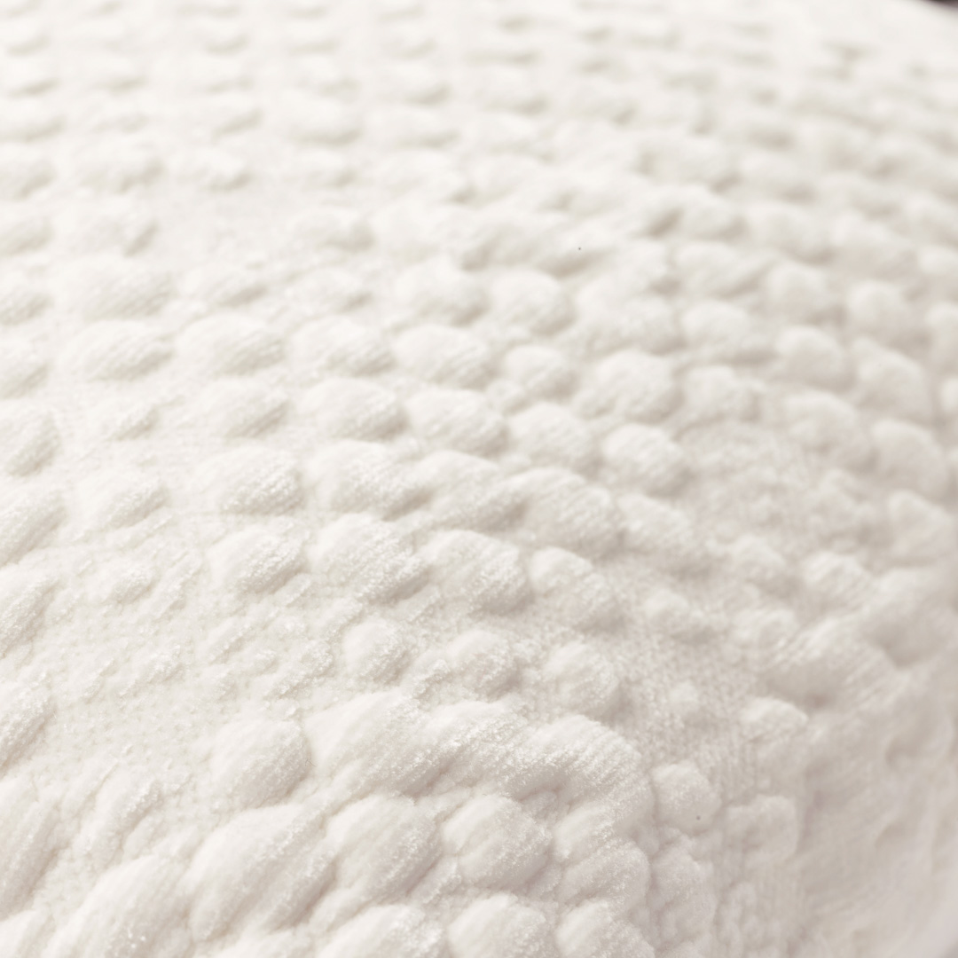 PODUSZKA DEKORACYJNA CHÉRIE - ZŁAMANA BIEL 40x40