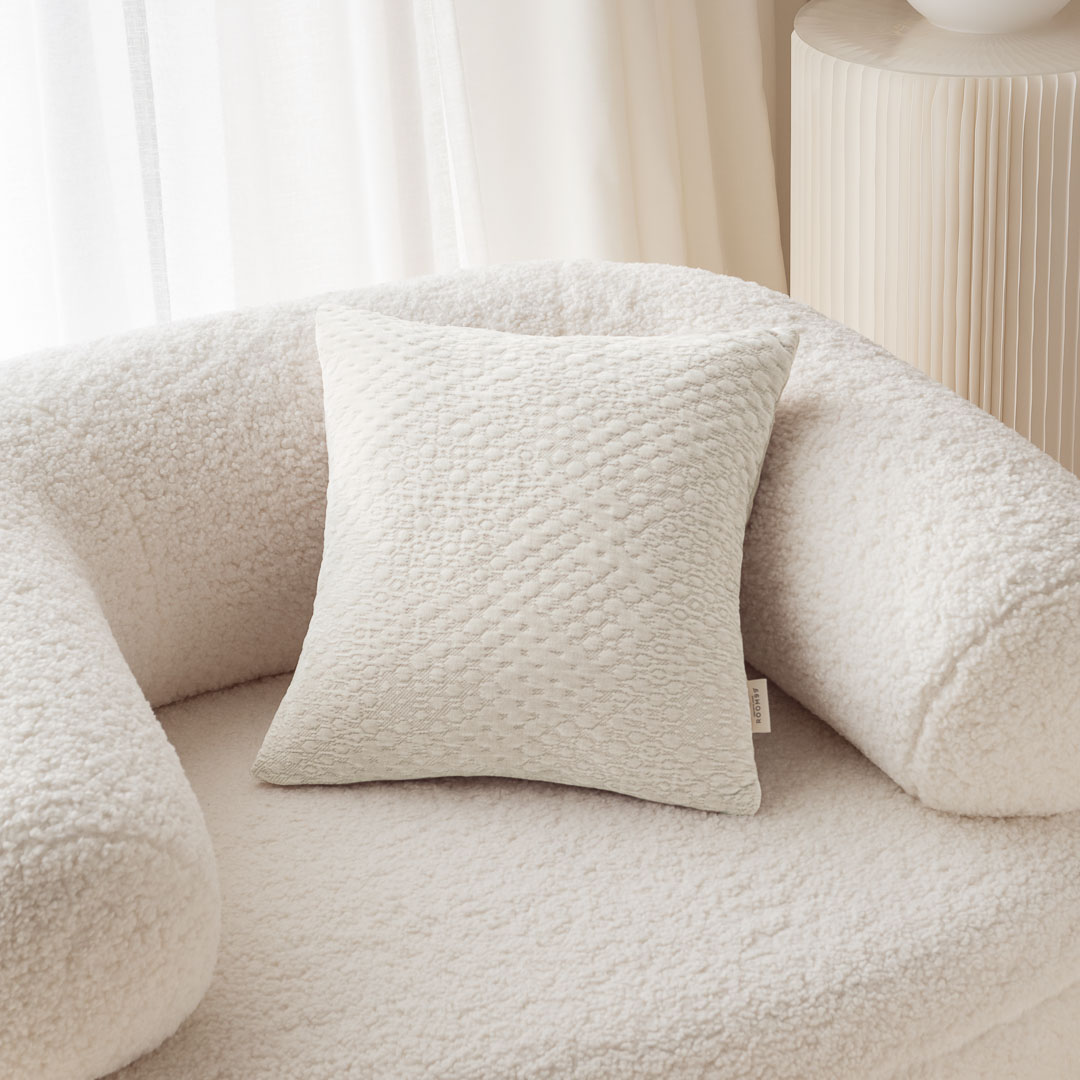 POSZEWKA DEKORACYJNA CHÉRIE - ZŁAMANA BIEL 40x40