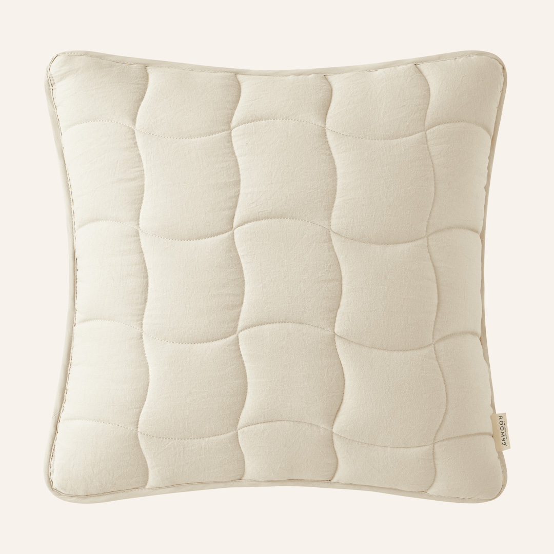  Kremowa poszewka na poduszkę 45x45 w pikowany wzór do sypialni 