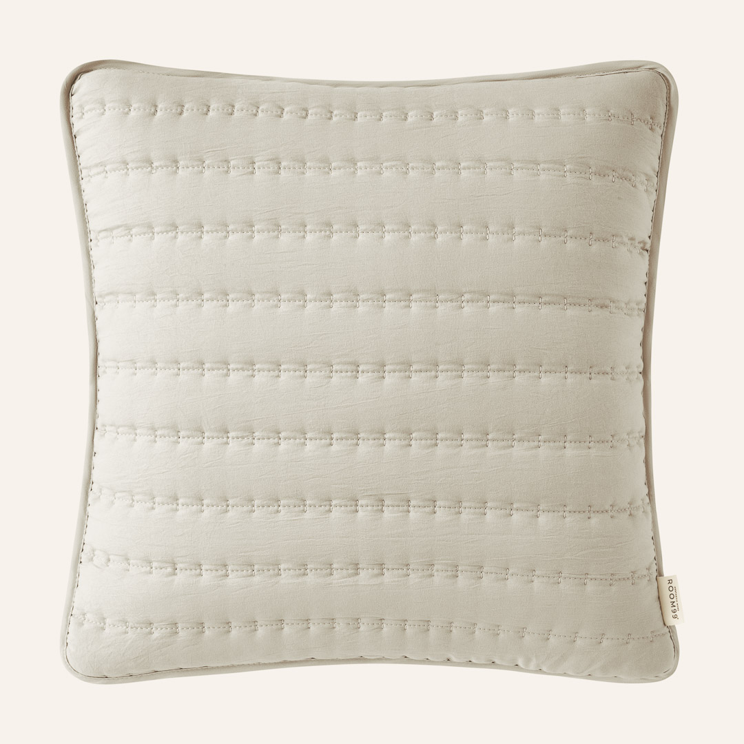  Beżowa poszewka na poduszkę 45x45 pikowana do sypialni 