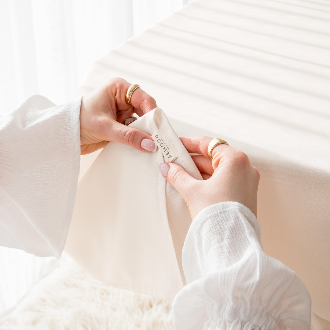 OBRUS PLAMOODPORNY AURA - KREM ŚMIETANKA 140x200