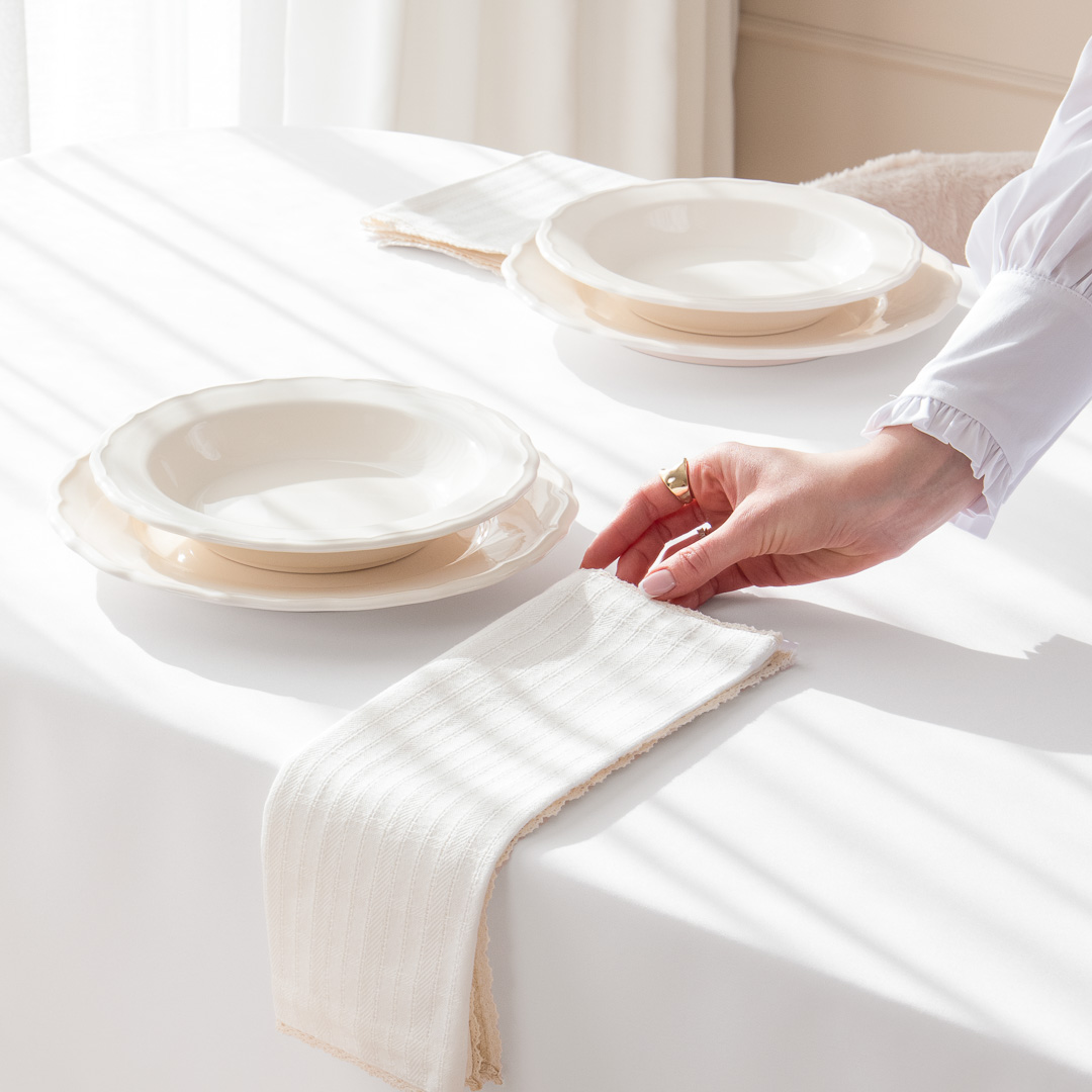 OBRUS PLAMOODPORNY AURA - BIAŁY 140x200