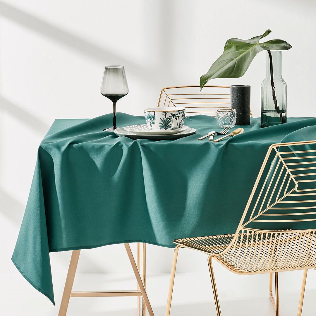 OBRUS PLAMOODPORNY AURA - BUTELKOWA ZIELEŃ 140x260