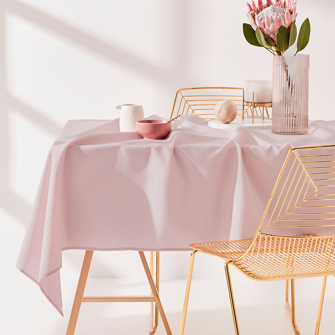 OBRUS PLAMOODPORNY AURA - PUDROWY RÓŻ 140x200